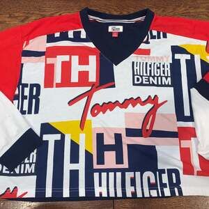 TOMMY HILFIGER WOMENS TOP SMALL‎ V NECK LOGO ALL OVER PRINT RETRO LOOK WHITE RED